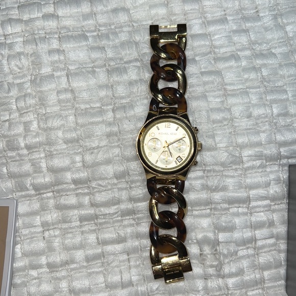 Michael Kors Tortoise bracelet watch - Picture 3 of 7